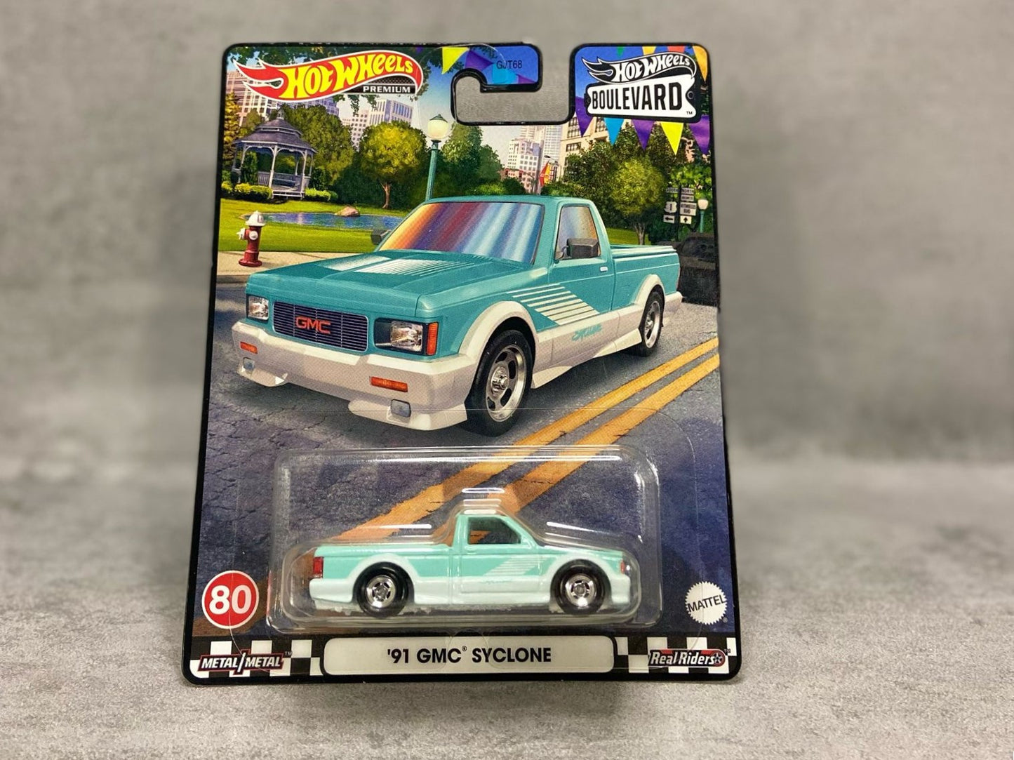 Hot Wheels Boulevard '91 GMC Syclone – mașinuță premium 1:64 cu design agresiv și performanță de top