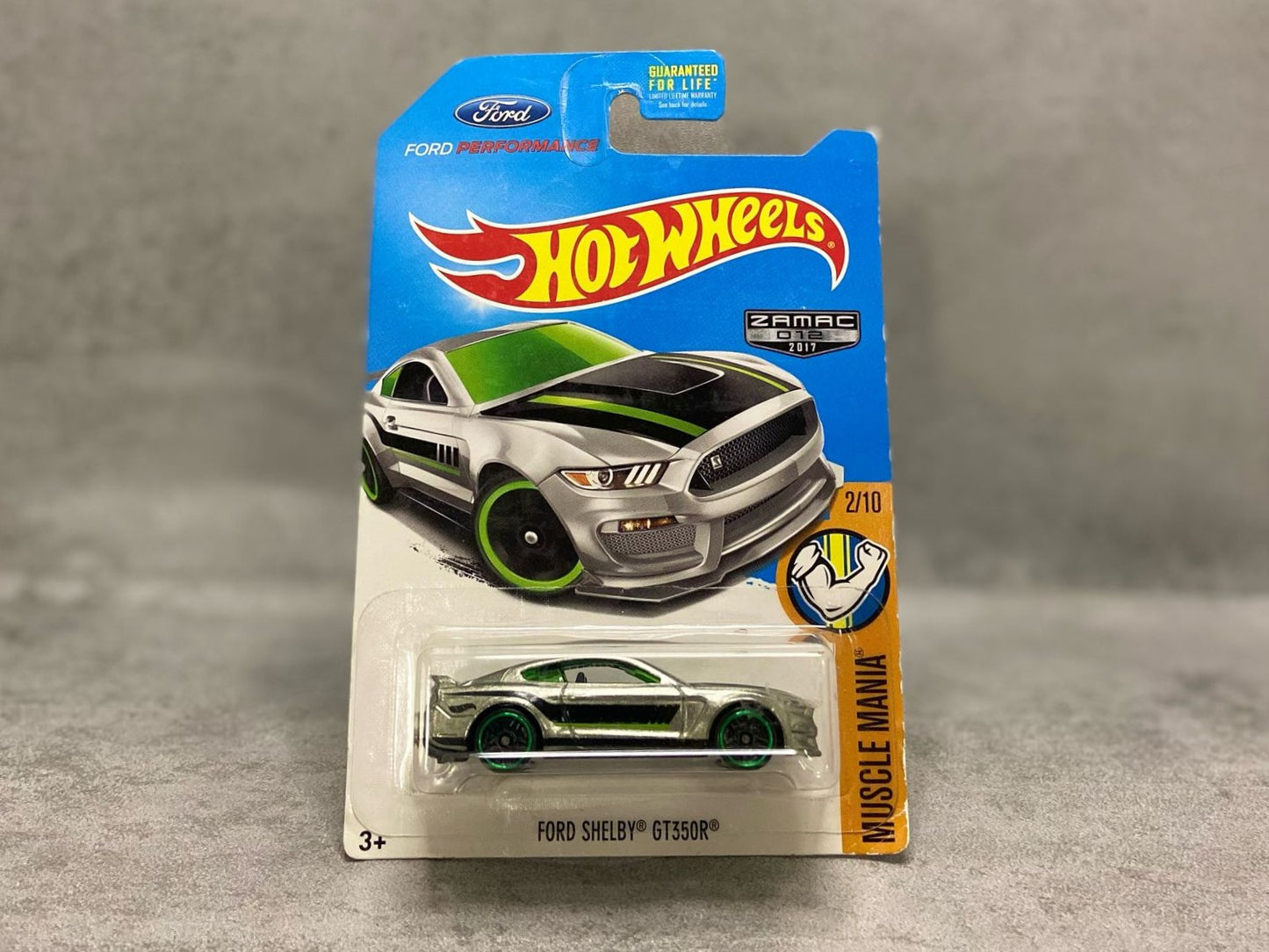 Hot Wheels Ford Shelby GT350R – mașinuță 1:64 cu design agresiv și performanță sportivă