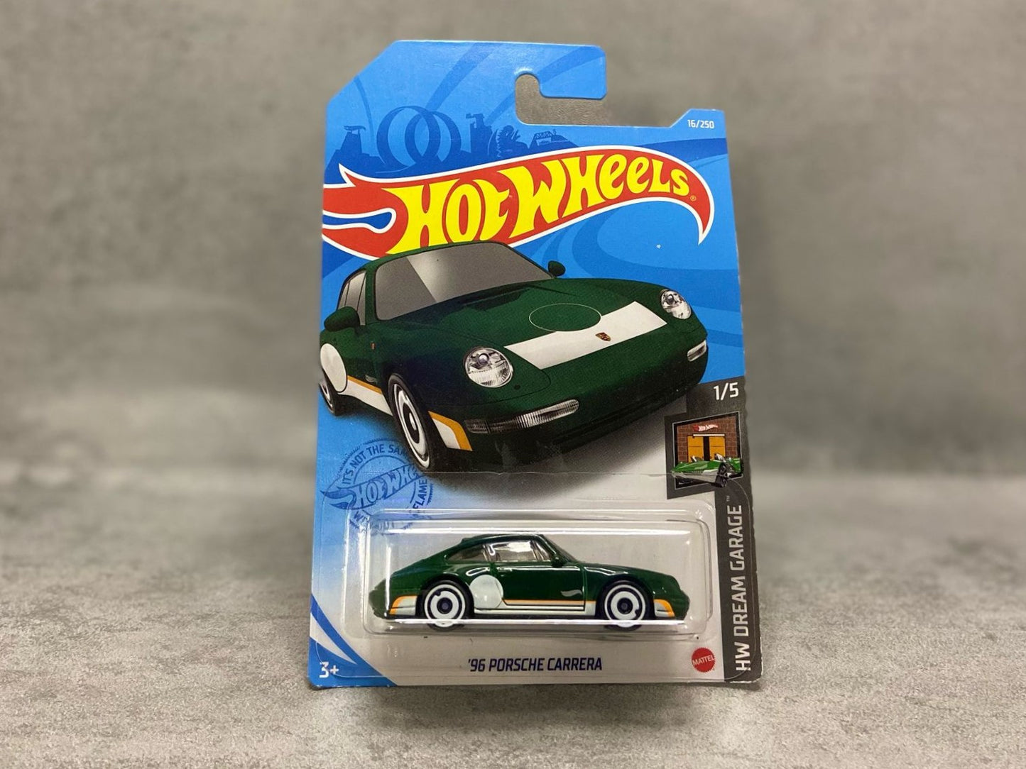 Hot Wheels '95 Porsche Carrera – mașinuță 1:64 cu design clasic și detalii autentice Porsche
