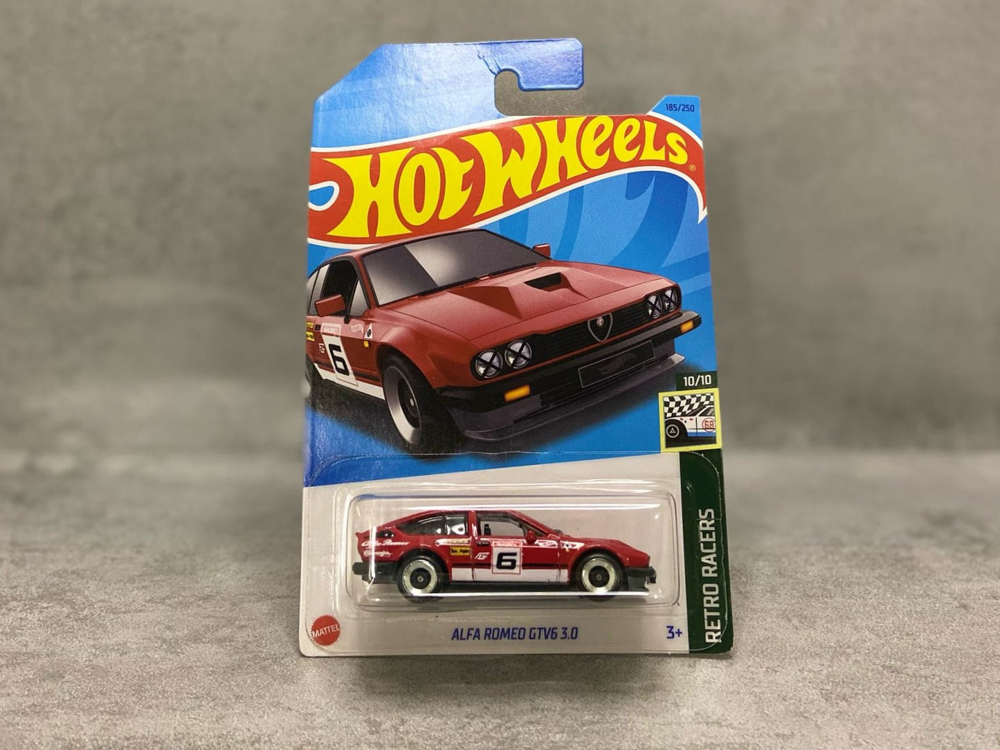 Hot Wheels Alfa Romeo GTV6 3.0 – mașinuță 1:64 cu design italian sportiv și linii clasice din anii '80