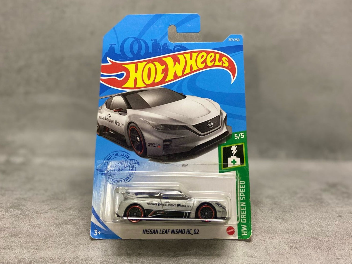 Hot Wheels Nissan Leaf Nismo RC 02 – mașinuță 1:64 cu design aerodinamic și performanță electrică sportivă