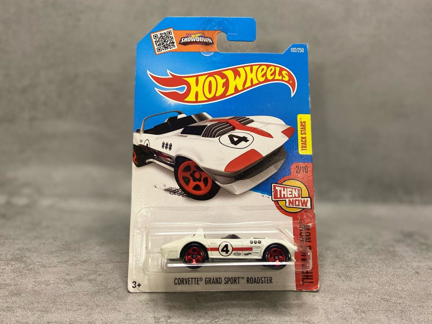 Hot Wheels Corvette Grand Sport Roadster – mașinuță 1:64 cu design decapotabil și spirit sportiv american