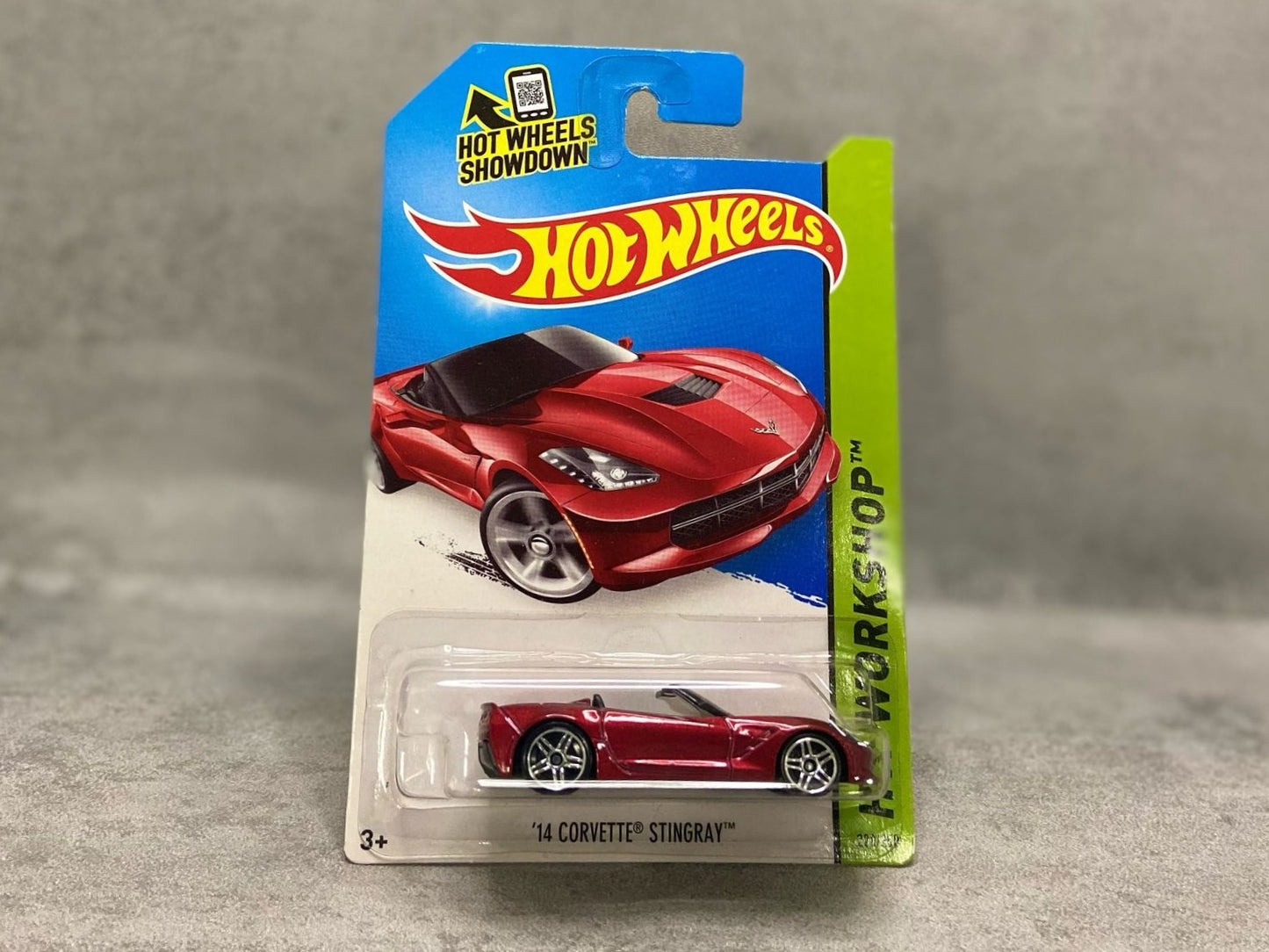 Hot Wheels '14 Corvette Stingray – mașinuță 1:64 supercar american din seria Mainline