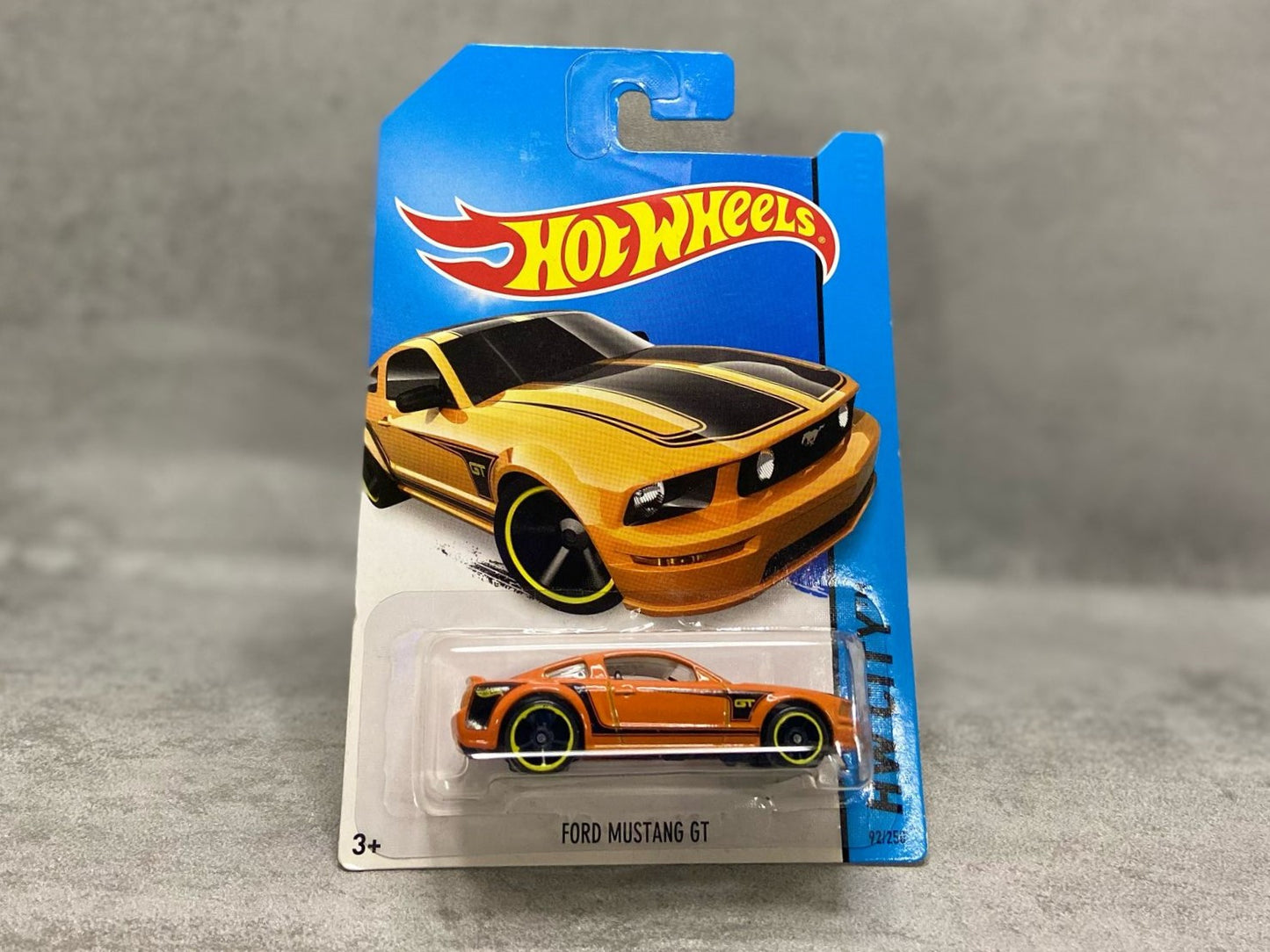 Hot Wheels Ford Mustang GT – mașinuță muscle car 1:64 din seria Mainline