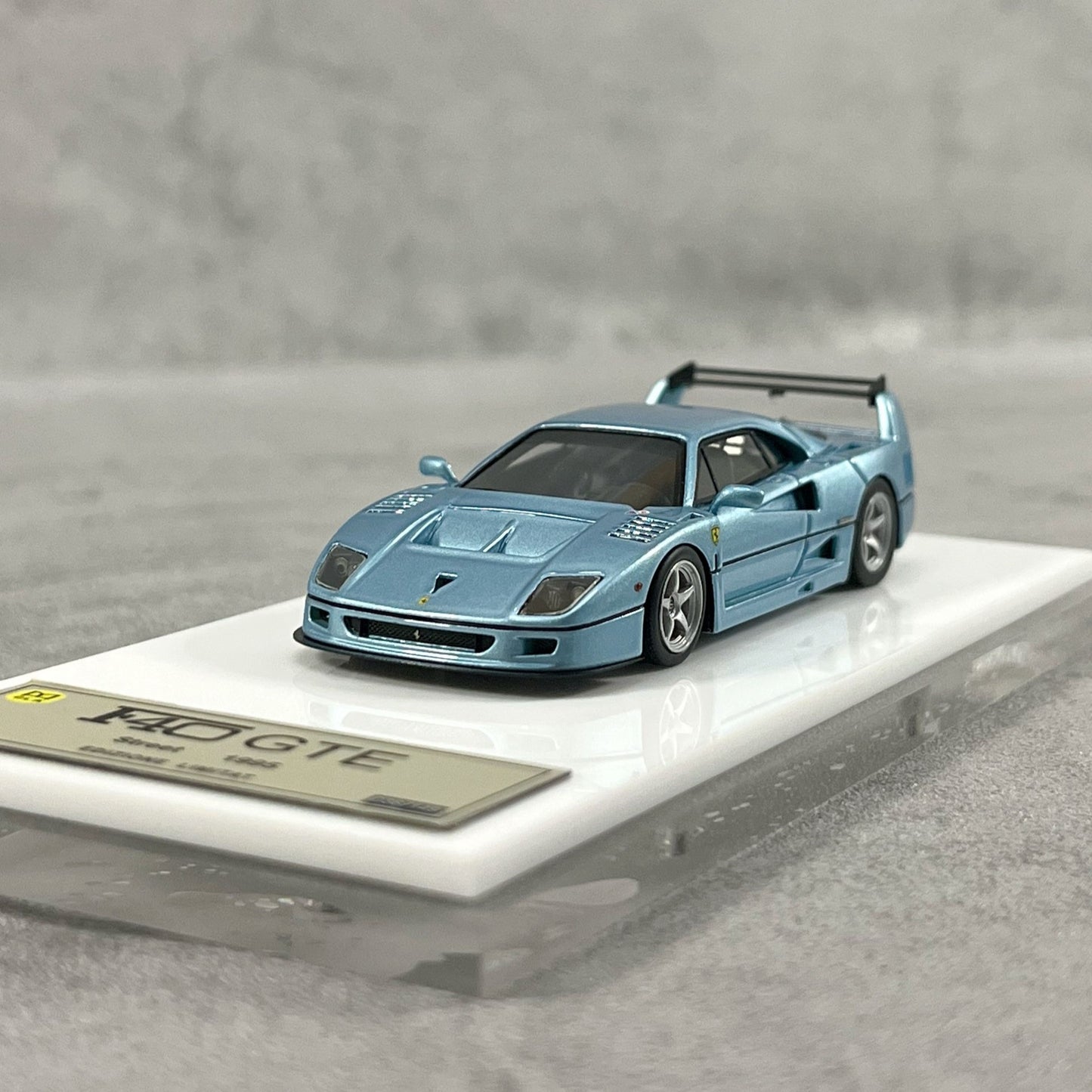DMH 1:64 Ferrari F40 GTE – Ice Blue (Resin, Limited to 149 pcs)