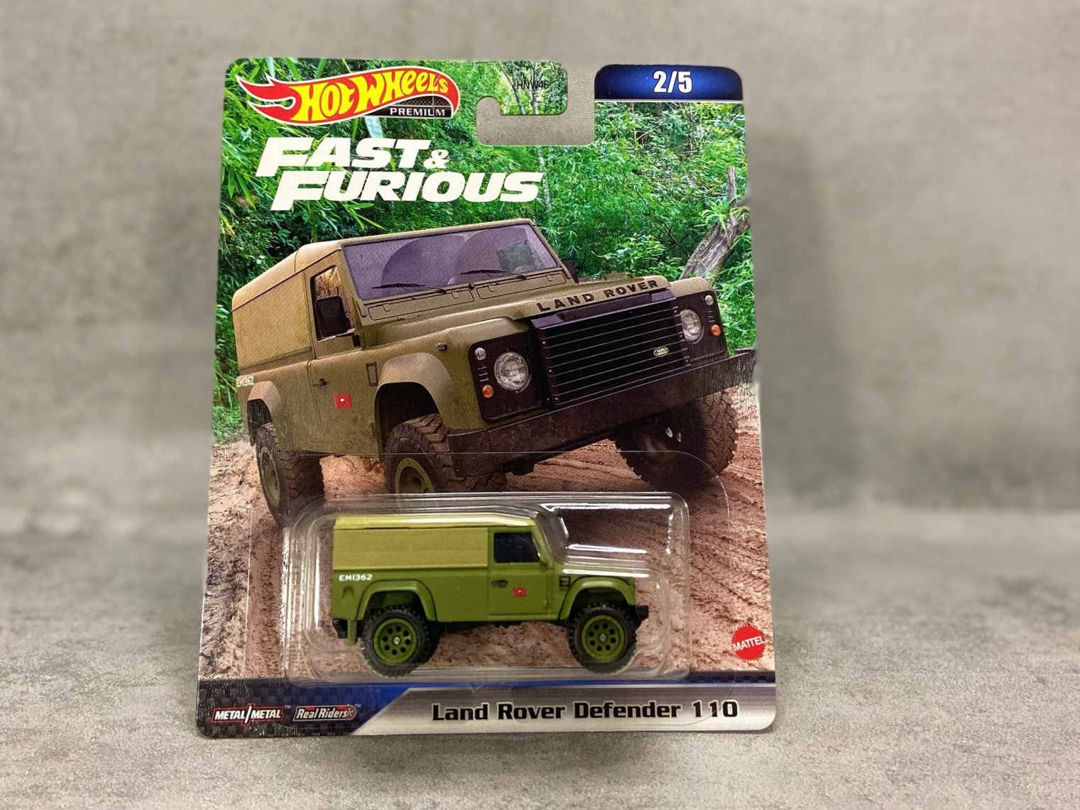 Hot Wheels Fast and Furious Land Rover Defender 110 – mașinuță premium 1:64 cu design de teren și detalii autentice din Fast and Furious

