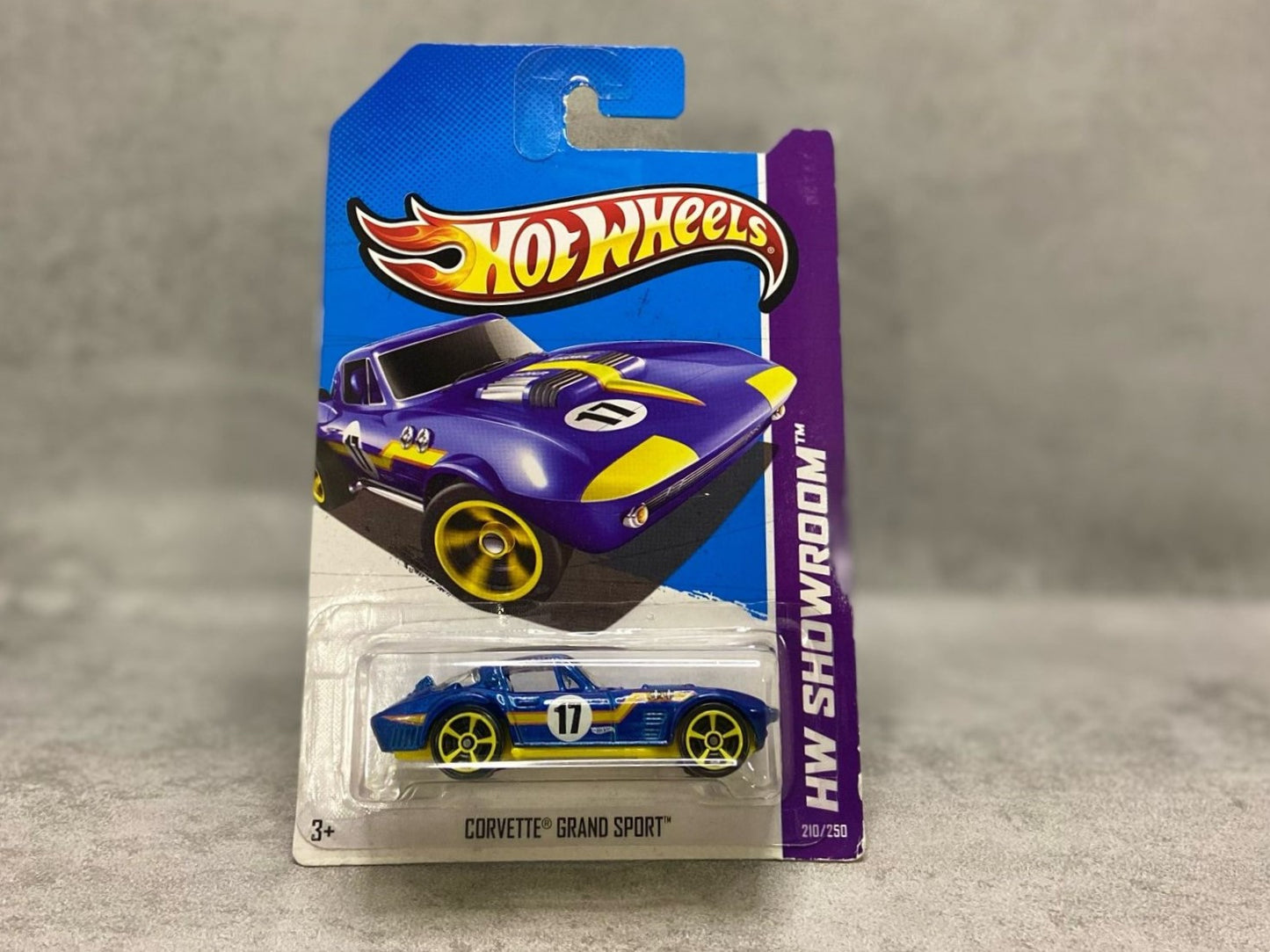 Hot Wheels Corvette Grand Sport – mașinuță premium 1:64 cu design clasic de muscle car și detalii autentice de performanță

