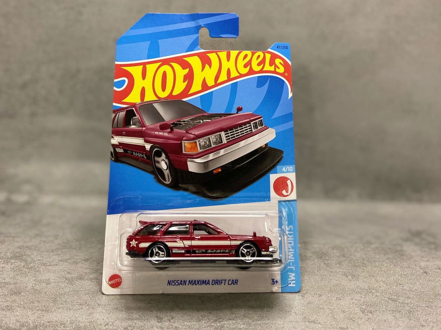 Hot Wheels Nissan Maxima Drift Car – mașinuță 1:64 cu design agresiv și performanță de drifting

