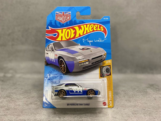 Hot Wheels '89 Porsche 944 Turbo – mașinuță 1:64 cu design clasic și performanță turbo

