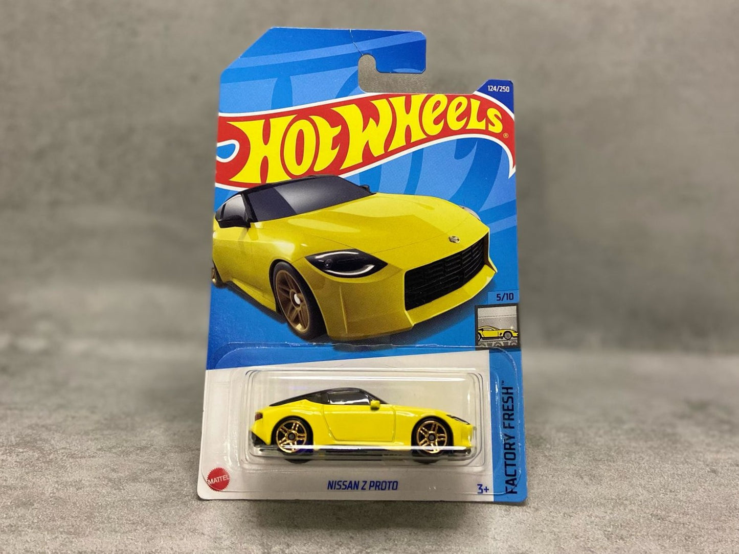 Hot Wheels Nissan Z Proto – mașinuță 1:64 cu design sportiv și detalii inspirate de viitorul automobilelor japoneze

