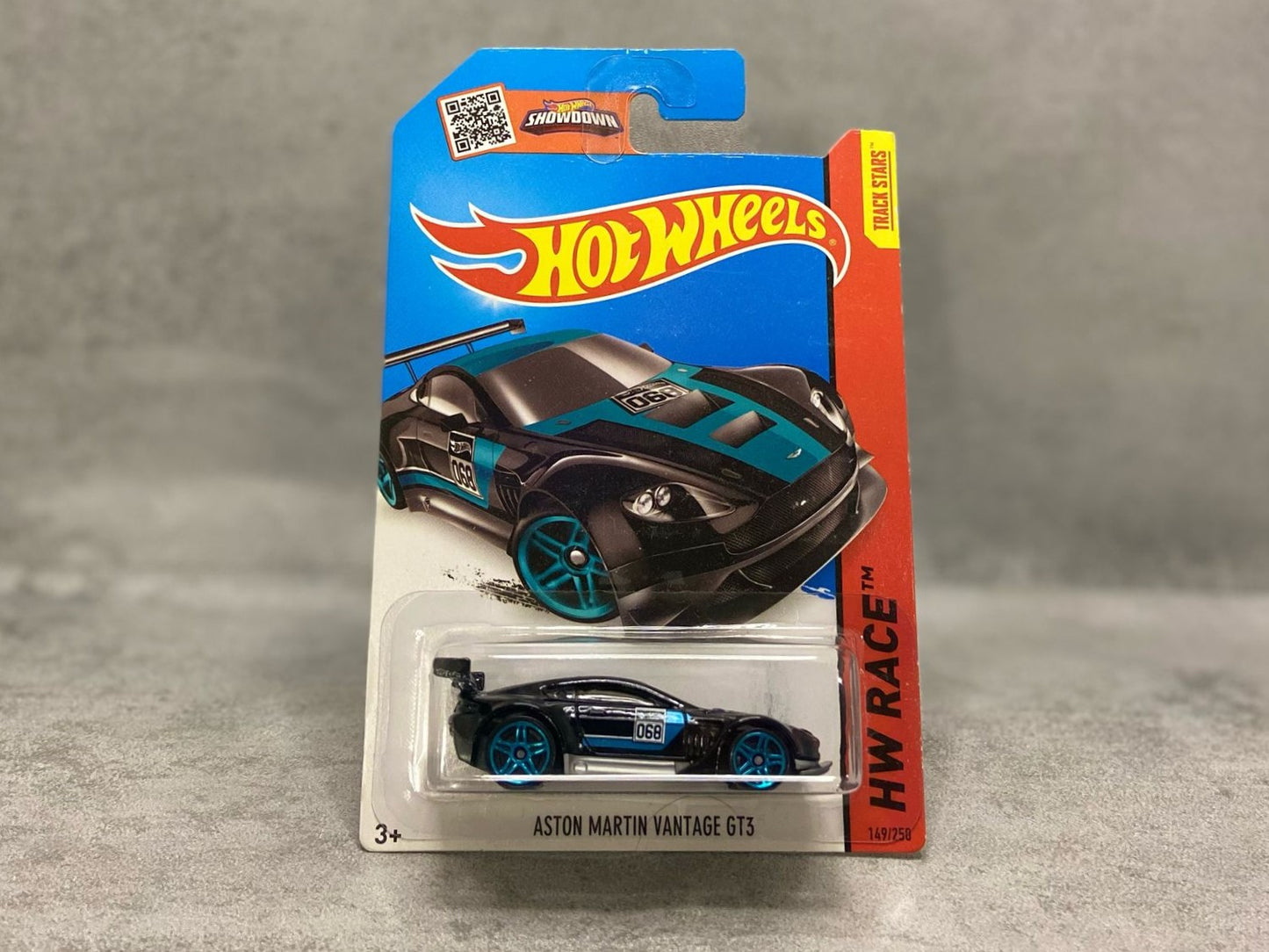 Hot Wheels Aston Martin Vantage GT3 – mașinuță 1:64 cu design de competiție și stil de circuit

