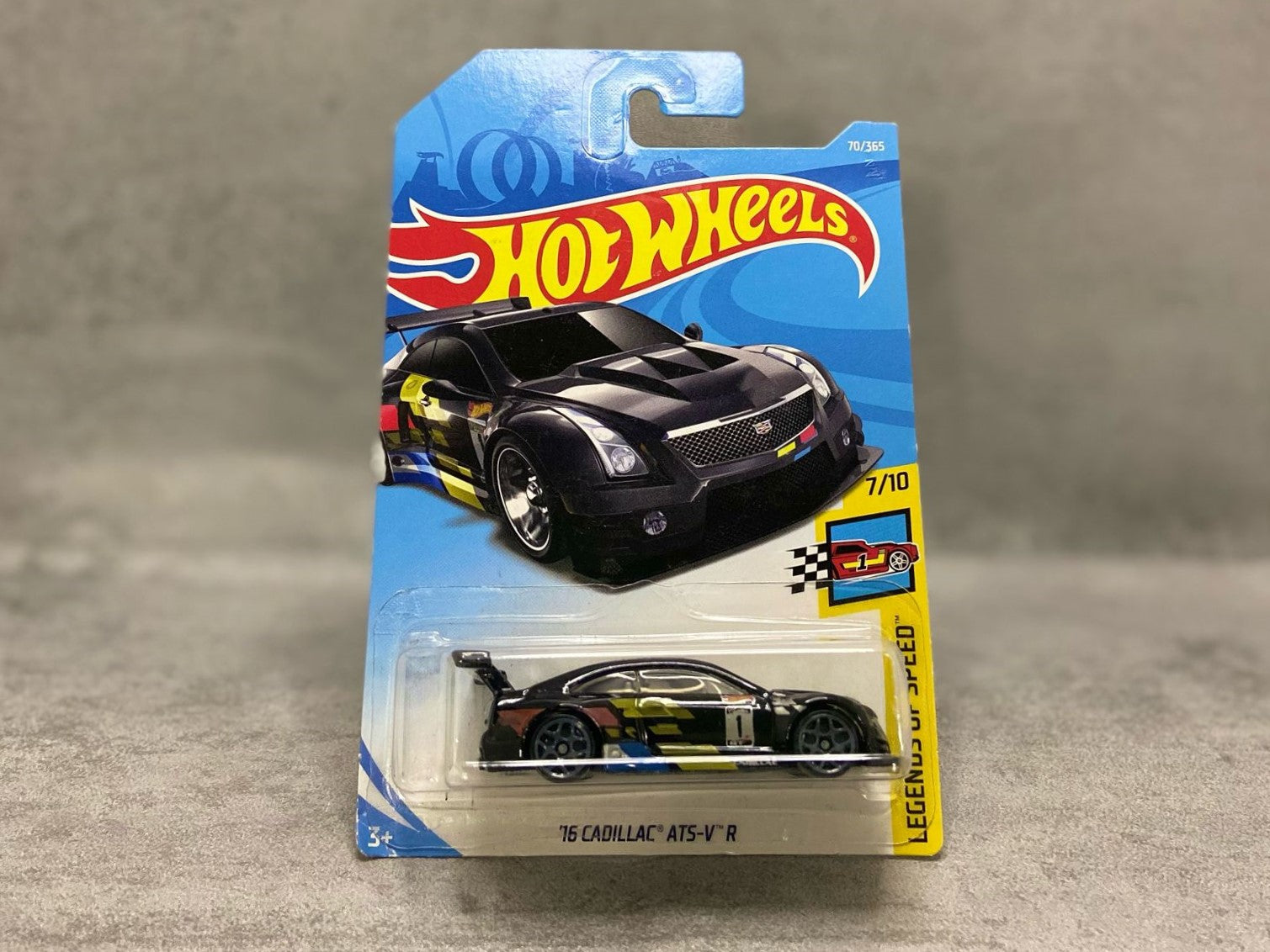 Hot Wheels '16 Cadillac ATS-V R – mașinuță 1:64 inspirată din motorsport, cu look agresiv și design de circuit