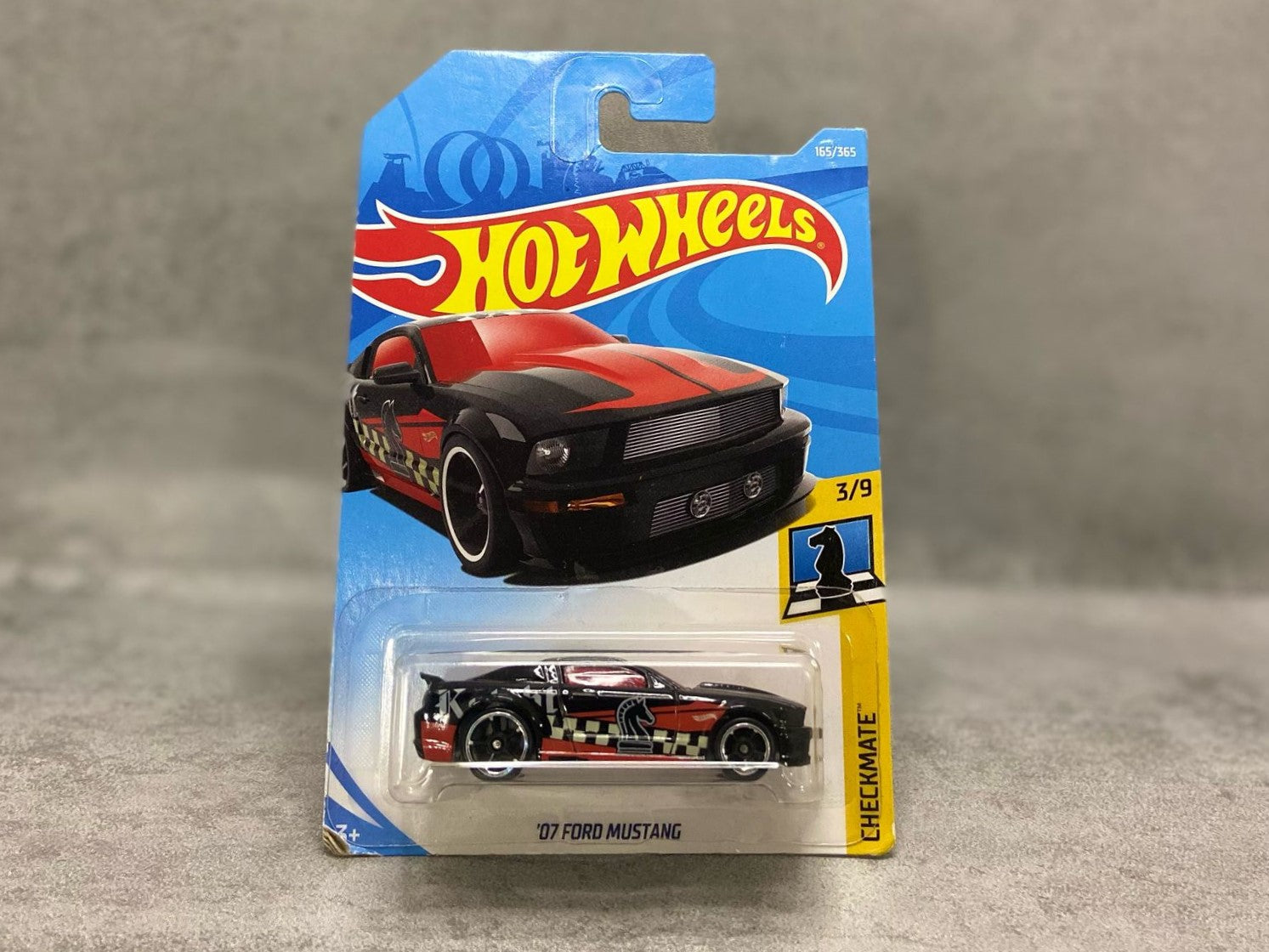 Hot Wheels '07 Ford Mustang – mașinuță 1:64 muscle car modern din seria Mainline

