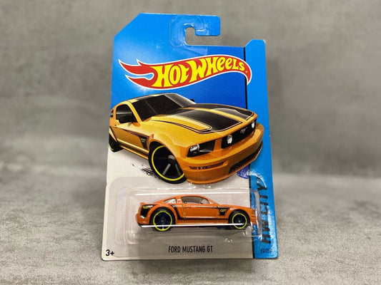 Hot Wheels Ford Mustang GT – mașinuță muscle car 1:64 din seria Mainline

