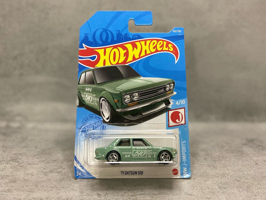 Hot Wheels '71 Datsun 510 – mașinuță 1:64 JDM clasic din seria Mainline

