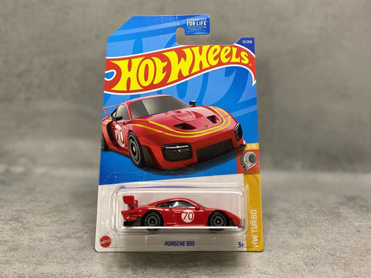 Hot Wheels Porsche 935 (2019) – mașinuță 1:64 Mainline inspirată din motorsport modern

