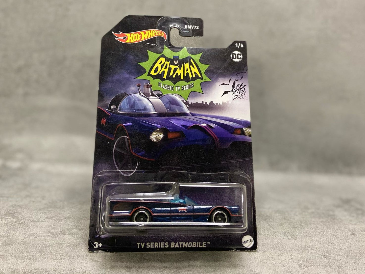 Hot Wheels TV Series Batmobile – mașinuță 1:64 retro inspirată din seria originală Batman

