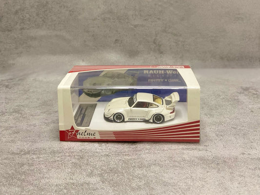 FuelMe RWB Army Girl V2 – mașinuță resin 1:64 cu grafică militară și bodykit RWB agresiv

