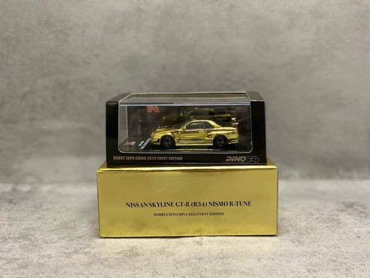 Inno64 GT-R R34 Nismo R-Tune Gold – mașinuță JDM 1:64 premium cu cutie acrilică

