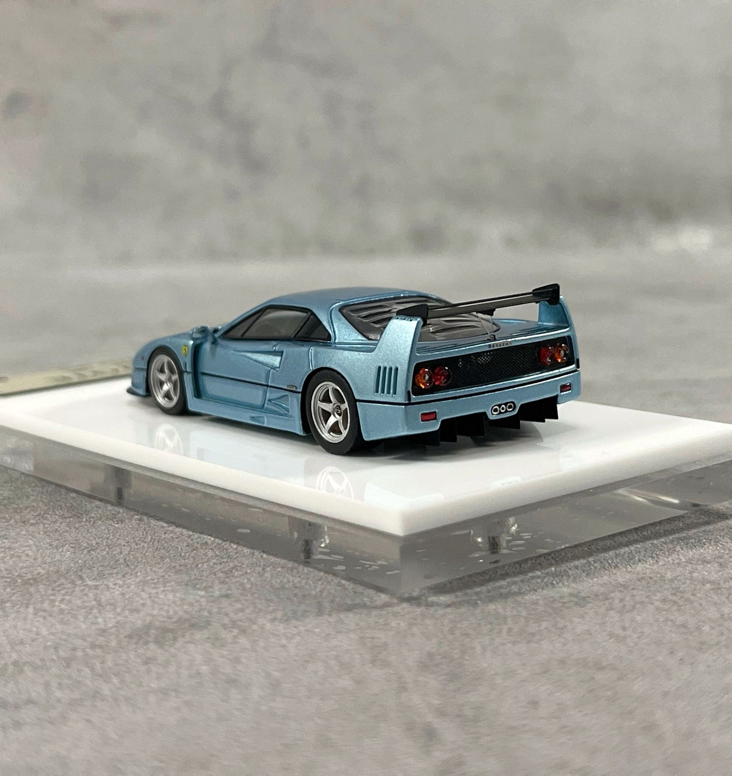 DMH 1:64 Ferrari F40 GTE – Ice Blue (Resin, Limited to 149 pcs)